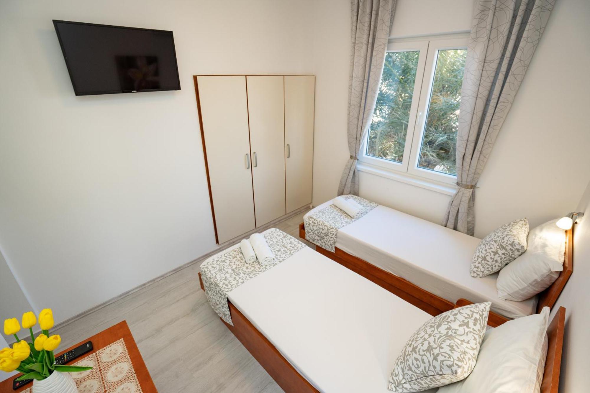 Pool Mansion Magnolia - Comfort Rooms Novalja Exterior photo