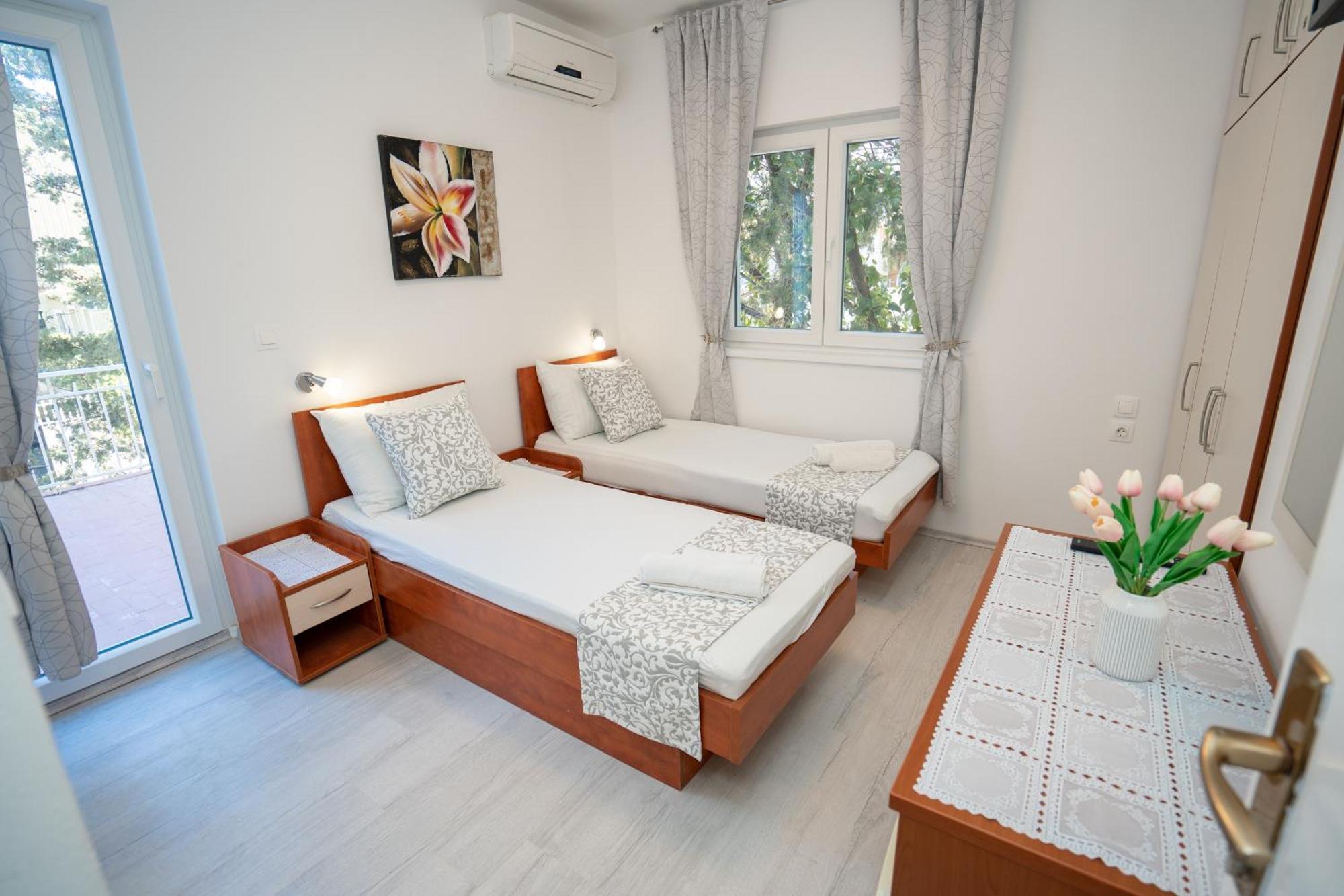 Pool Mansion Magnolia - Comfort Rooms Novalja Exterior photo
